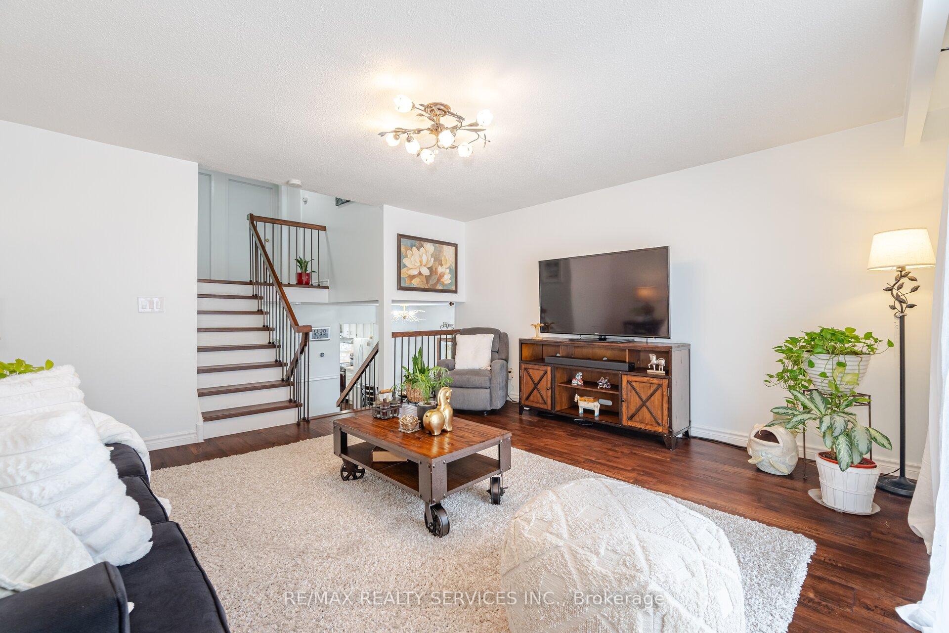 Photo 37 of 9 Pluto Drive, Brampton, Madoc — HOMEH