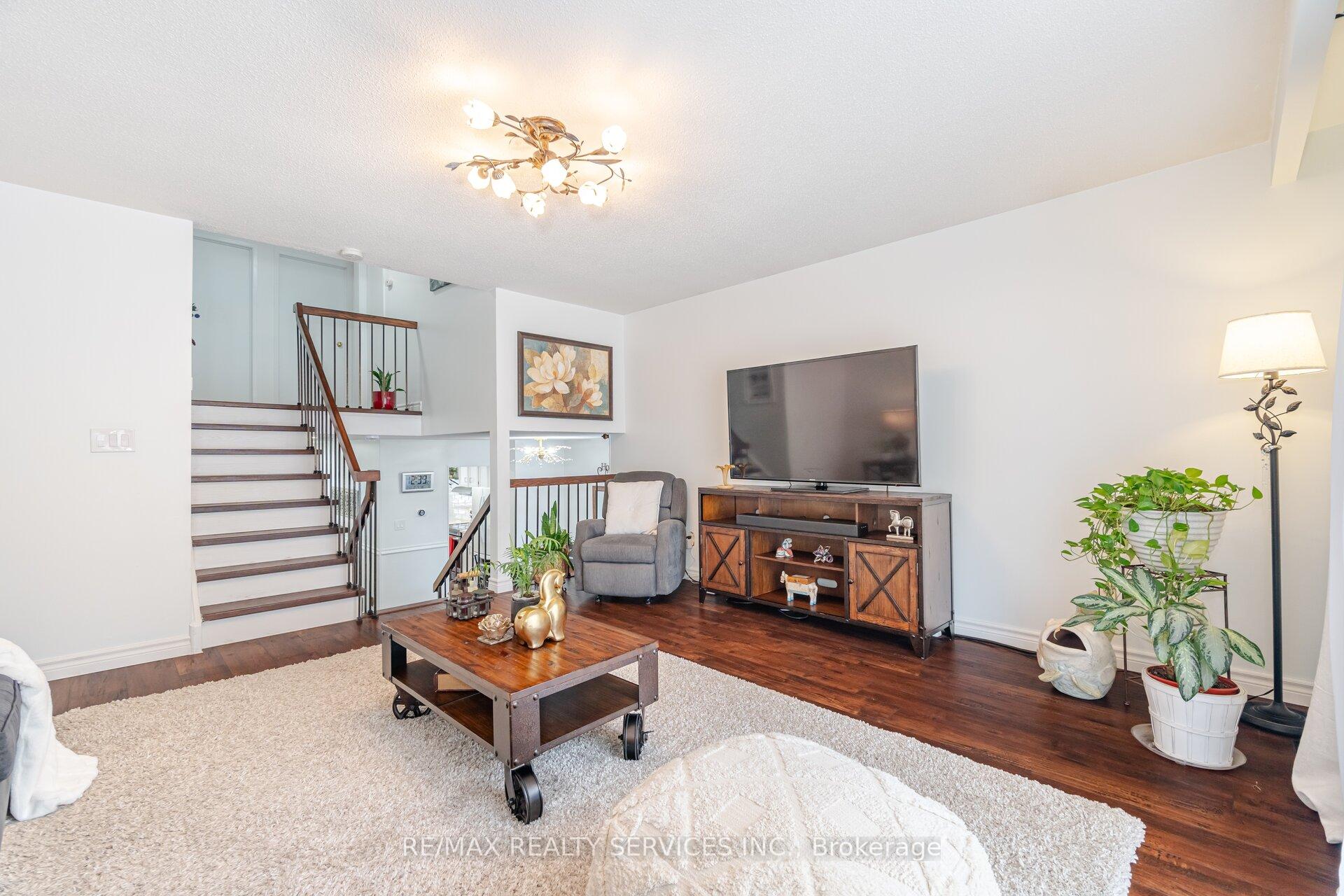 Photo 14 of 9 Pluto Drive, Brampton, Madoc — HOMEH