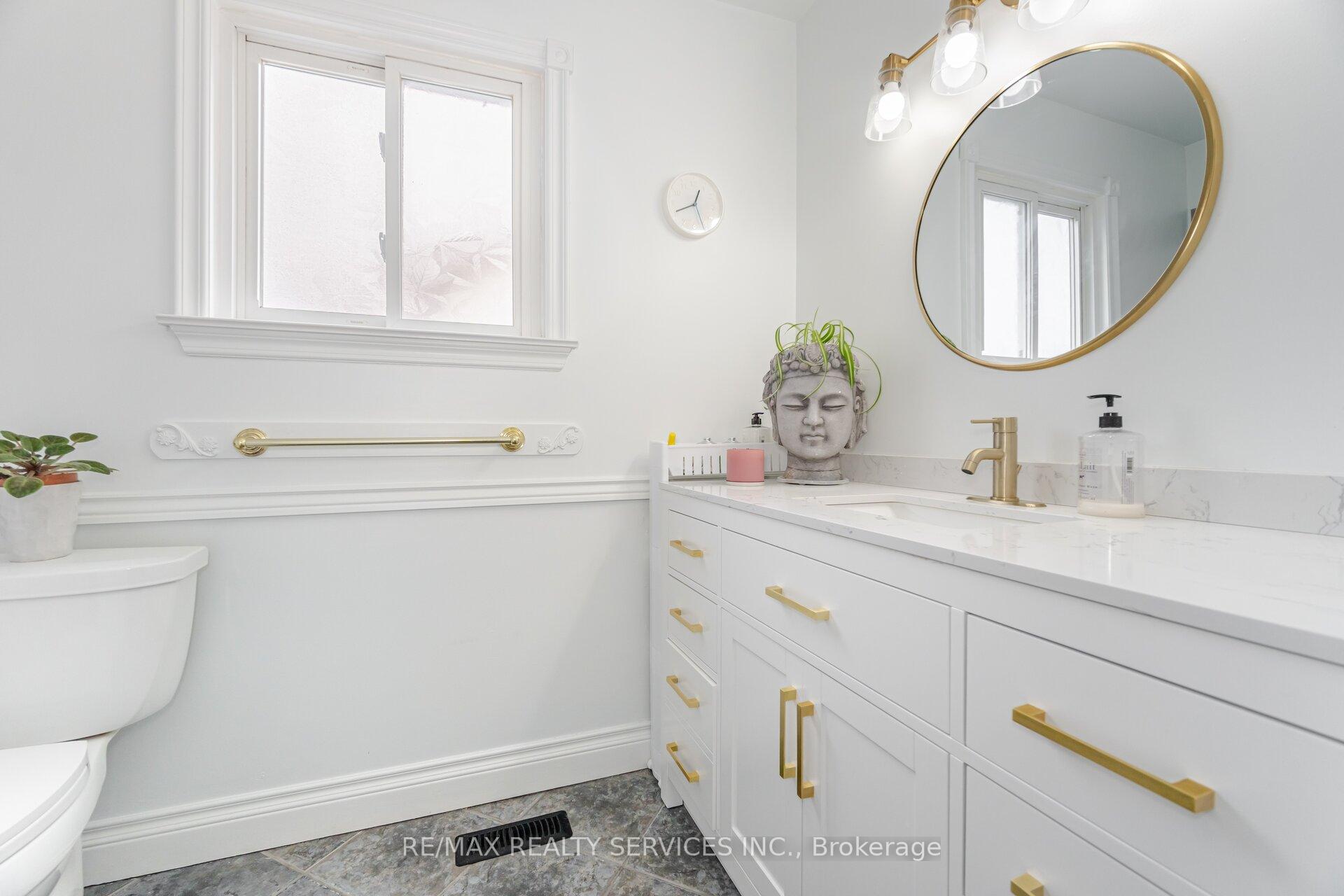 Photo 40 of 9 Pluto Drive, Brampton, Madoc — HOMEH