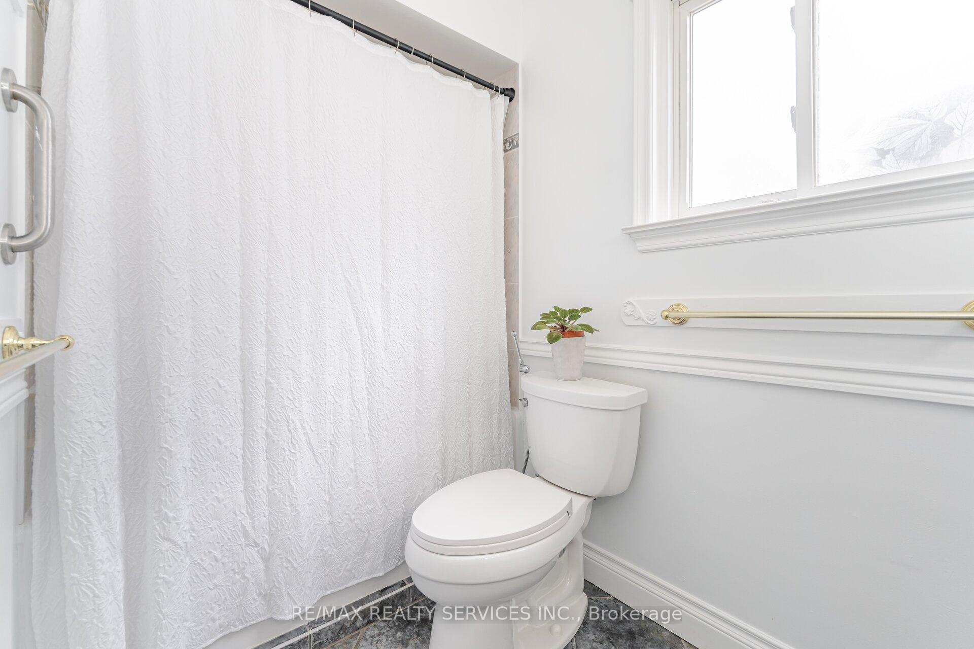 Photo 41 of 9 Pluto Drive, Brampton, Madoc — HOMEH