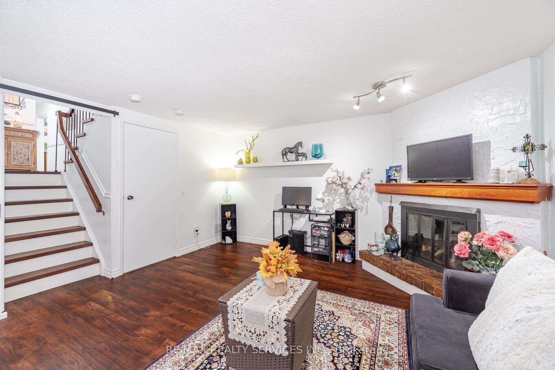 Photo 11 of 9 Pluto Drive, Brampton, Madoc — HOMEH