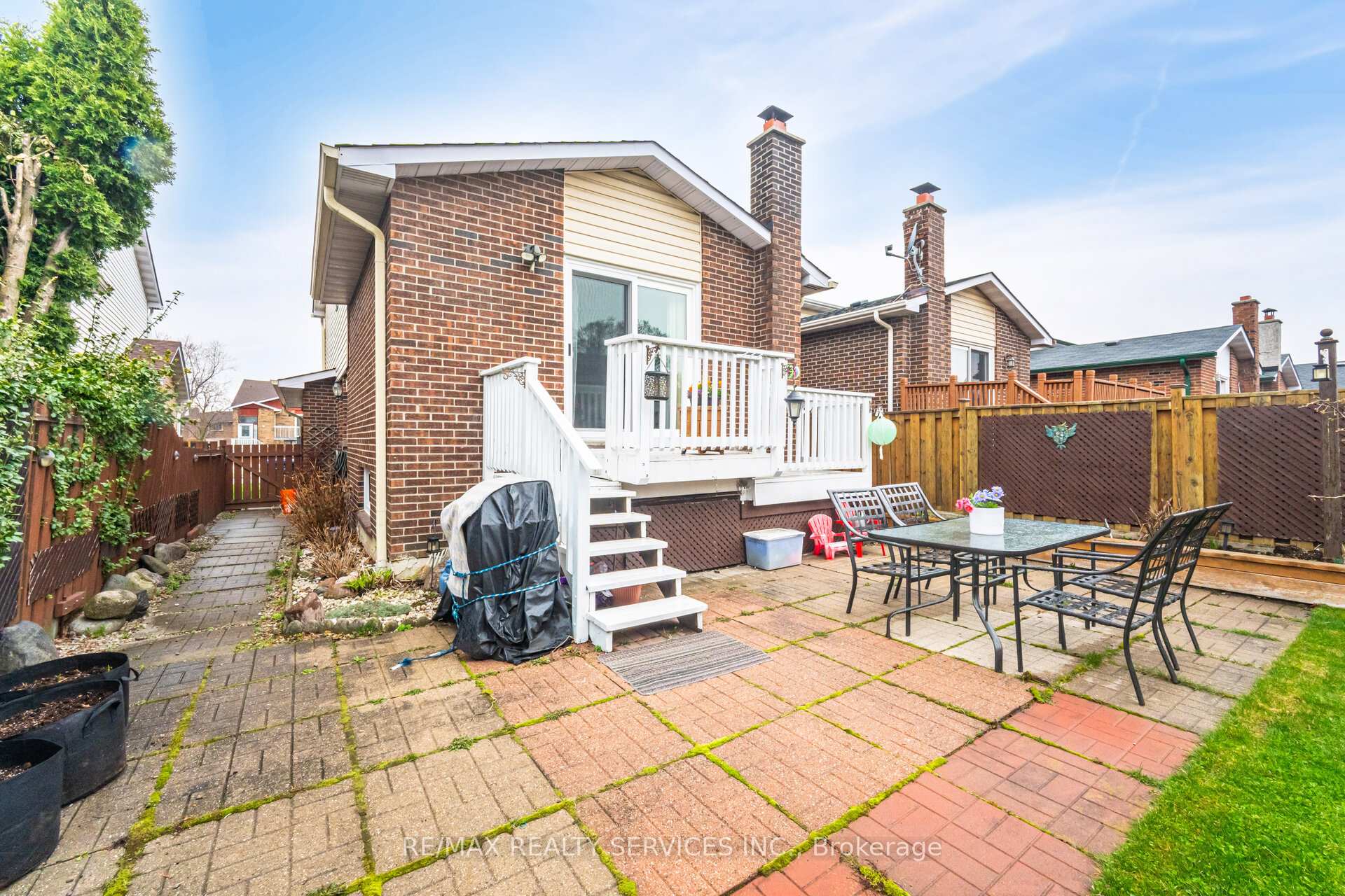 Photo 43 of 9 Pluto Drive, Brampton, Madoc — HOMEH