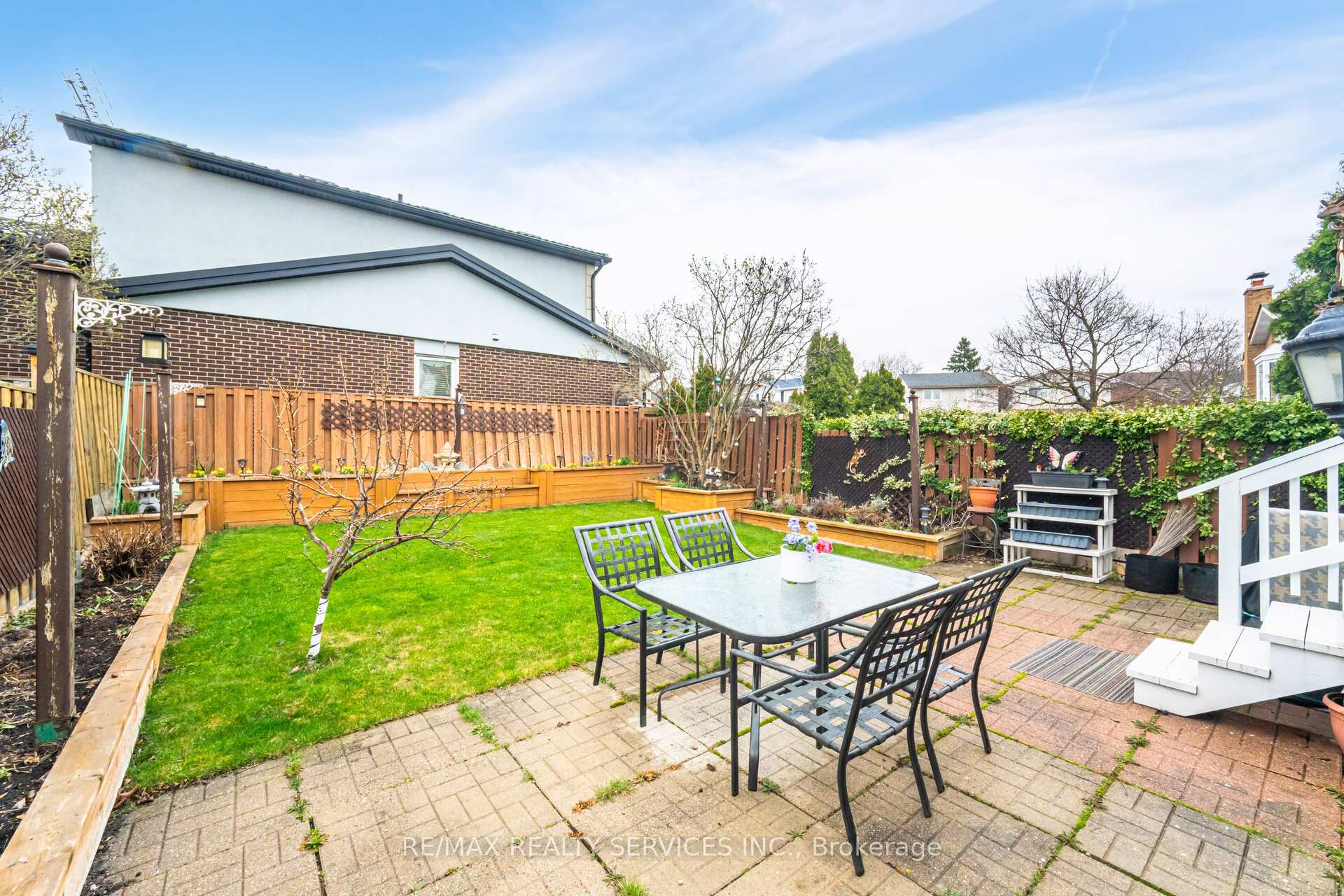 Photo 24 of 9 Pluto Drive, Brampton, Madoc — HOMEH