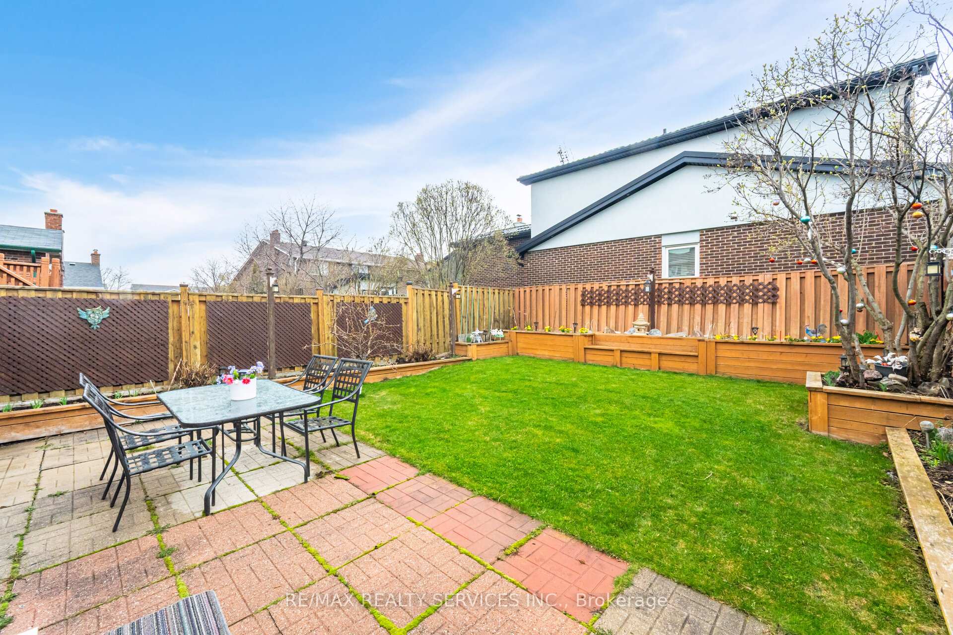 Photo 44 of 9 Pluto Drive, Brampton, Madoc — HOMEH