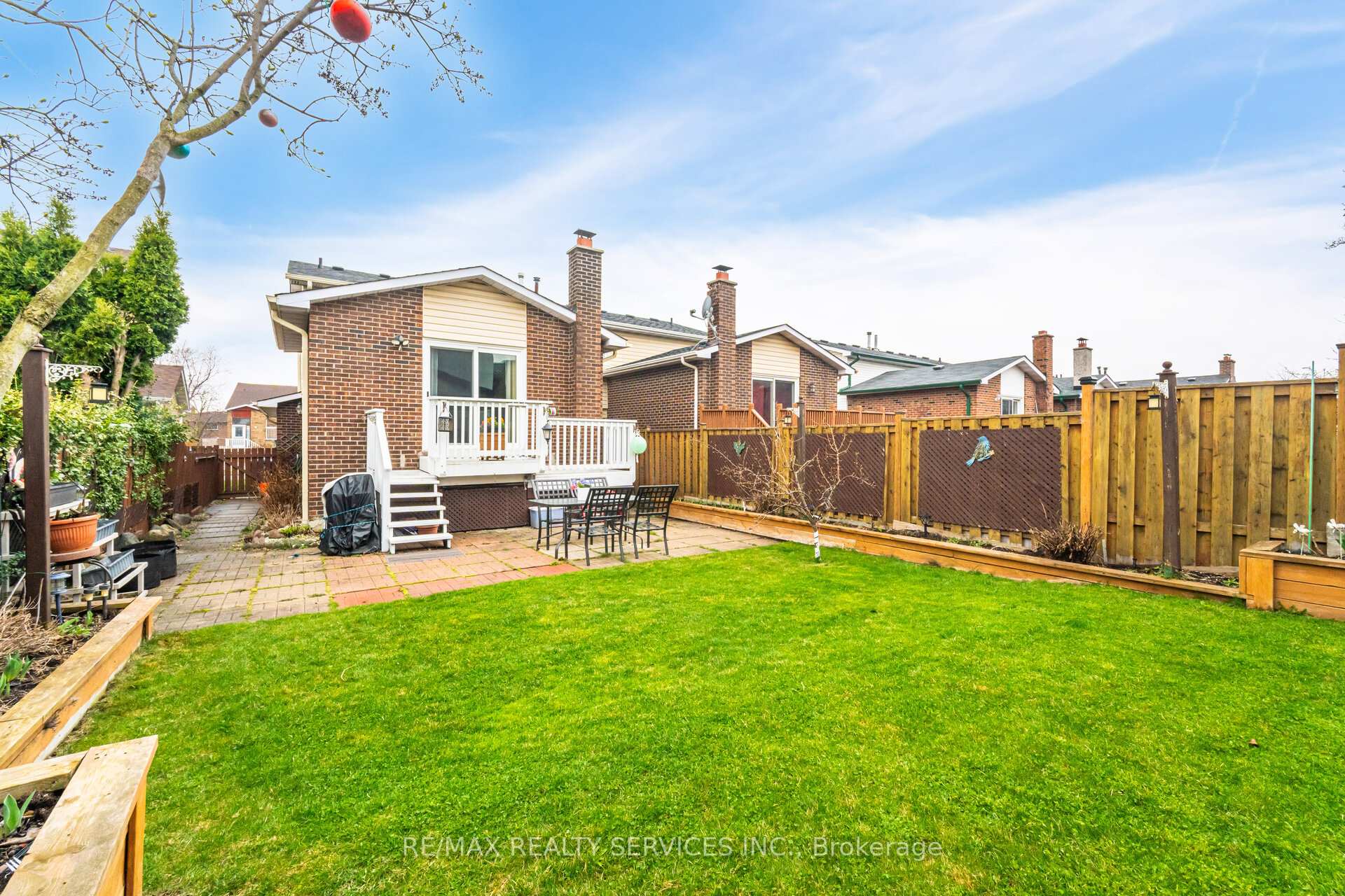 Photo 26 of 9 Pluto Drive, Brampton, Madoc — HOMEH