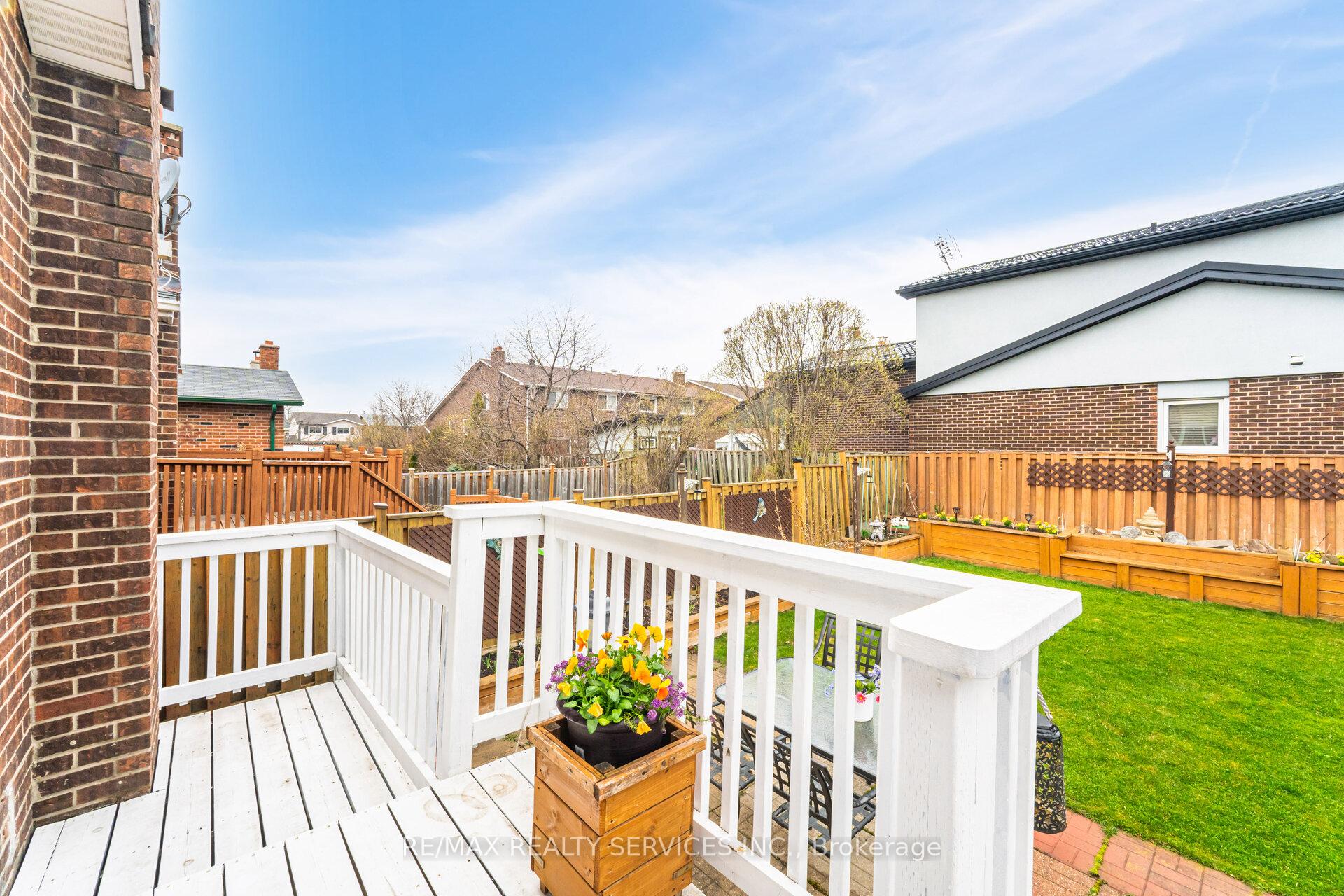 Photo 42 of 9 Pluto Drive, Brampton, Madoc — HOMEH