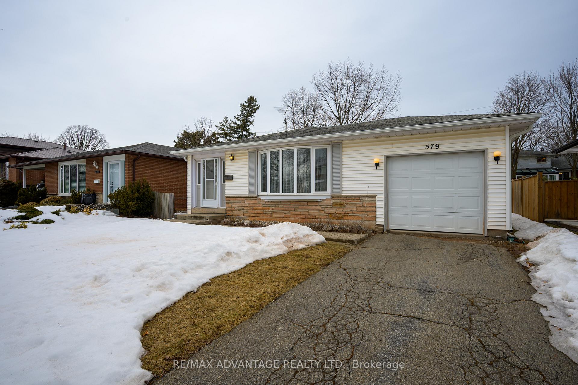 Photo 2 of 579 Galway Drive, Burlington, Shoreacres — HOMEH