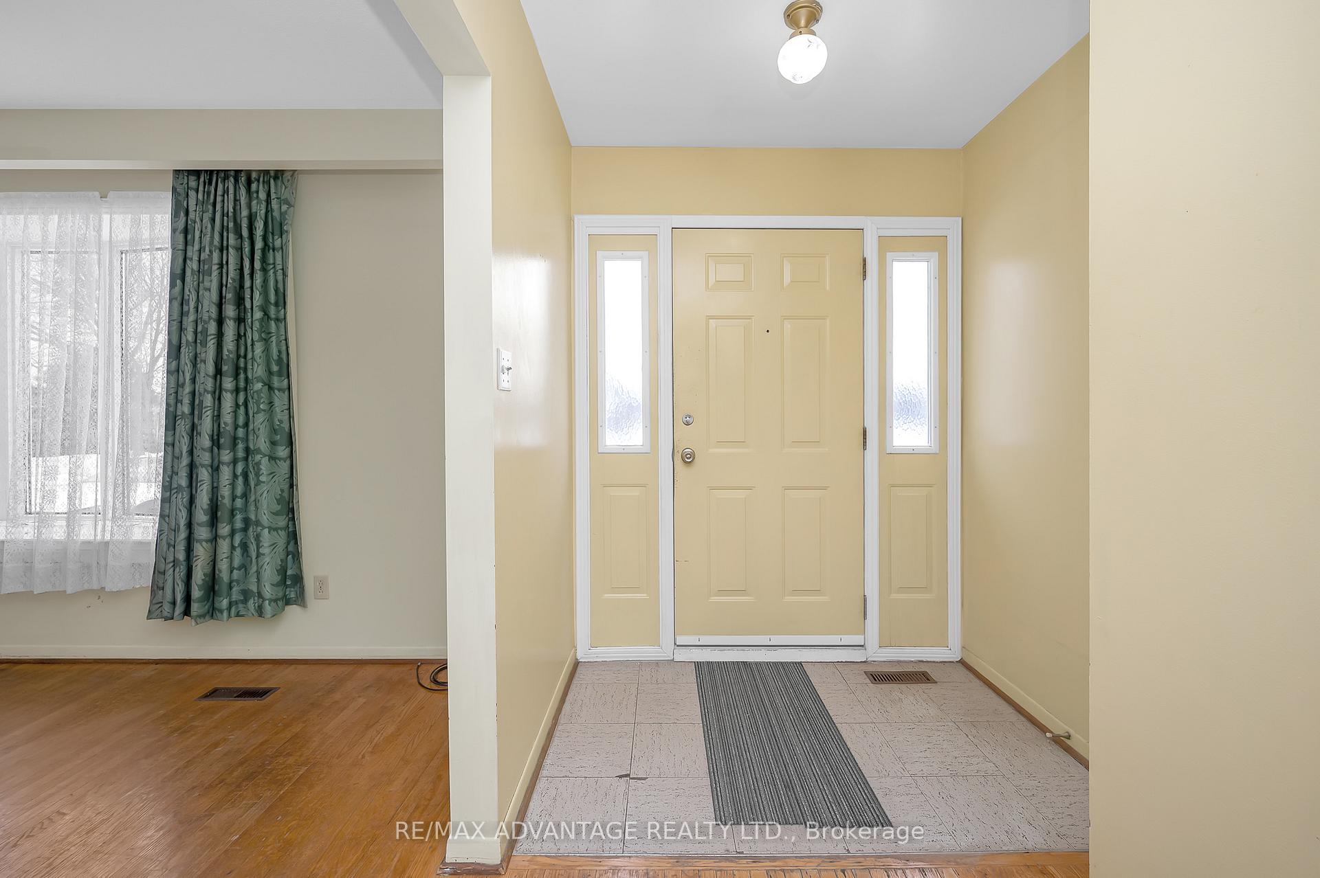 Photo 4 of 579 Galway Drive, Burlington, Shoreacres — HOMEH