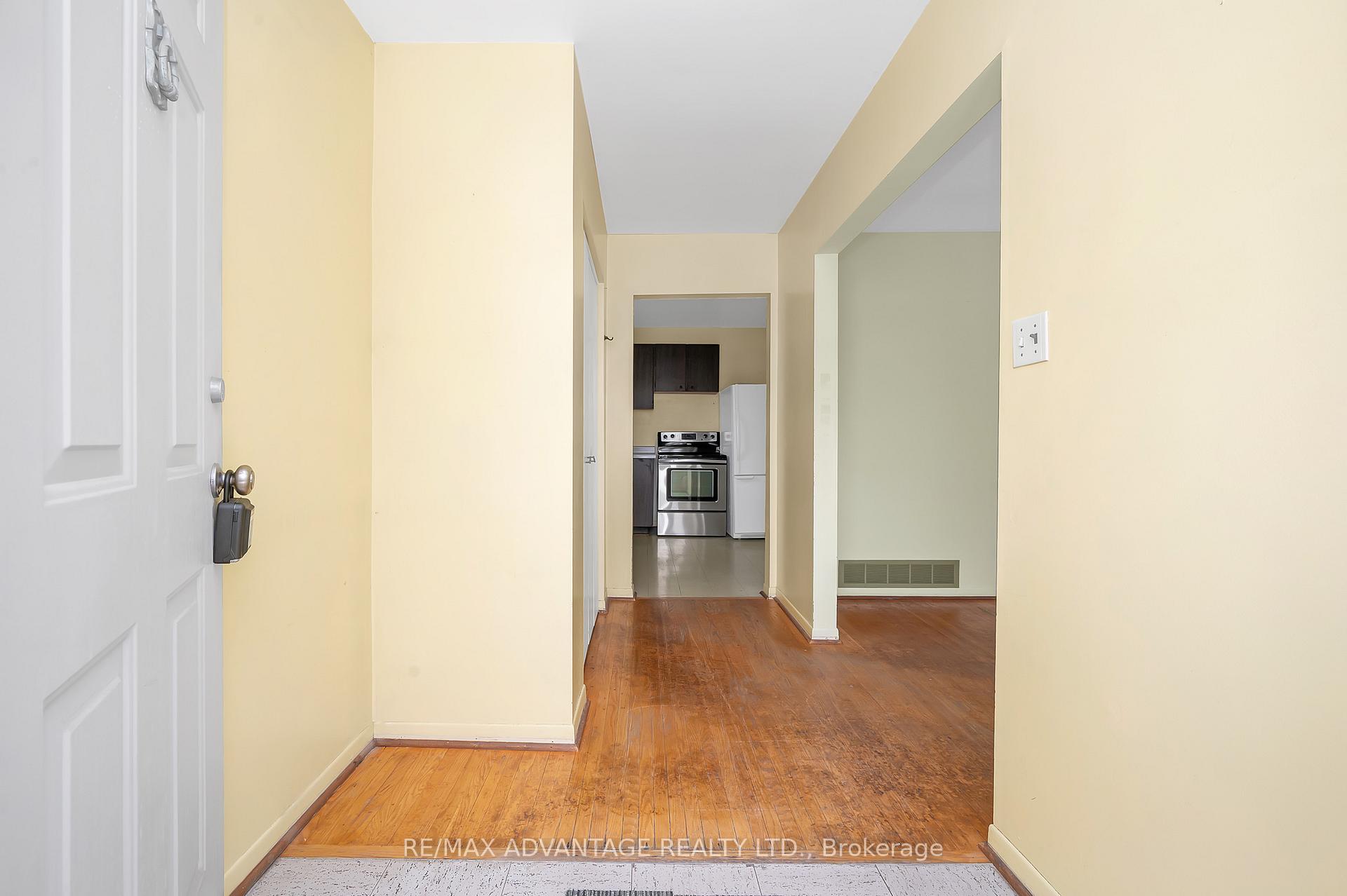 Photo 5 of 579 Galway Drive, Burlington, Shoreacres — HOMEH