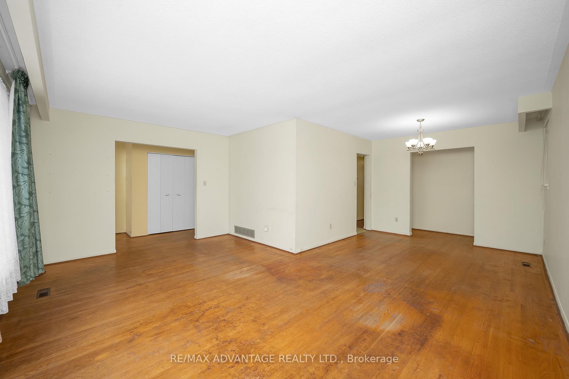 Photo 8 of 579 Galway Drive, Burlington, Shoreacres — HOMEH