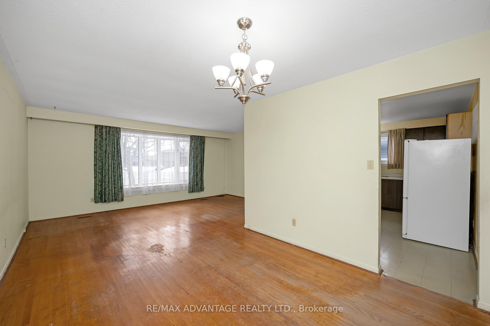 Photo 9 of 579 Galway Drive, Burlington, Shoreacres — HOMEH