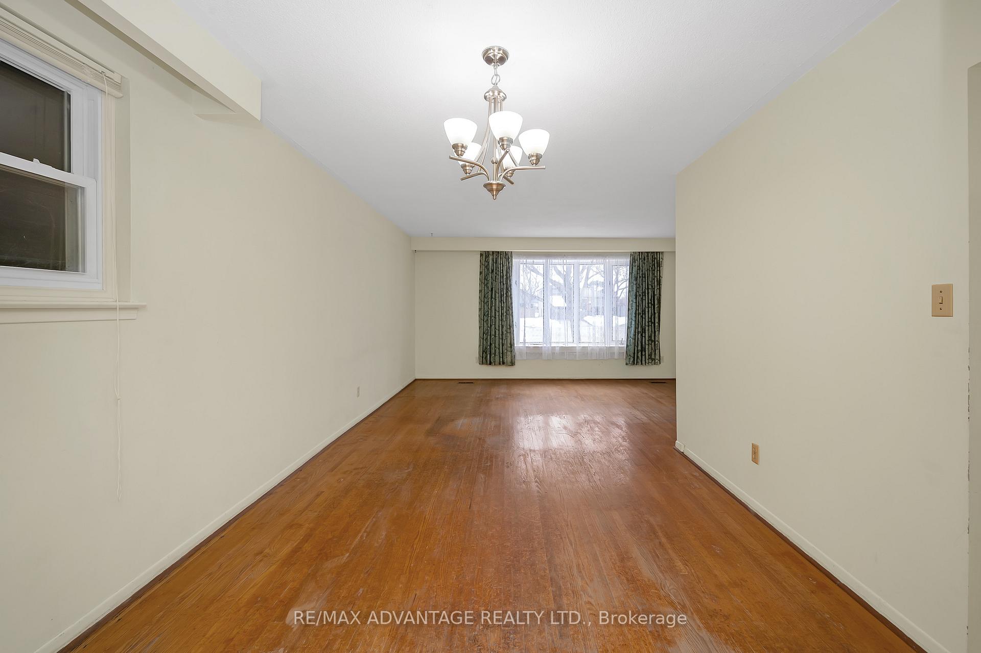 Photo 10 of 579 Galway Drive, Burlington, Shoreacres — HOMEH