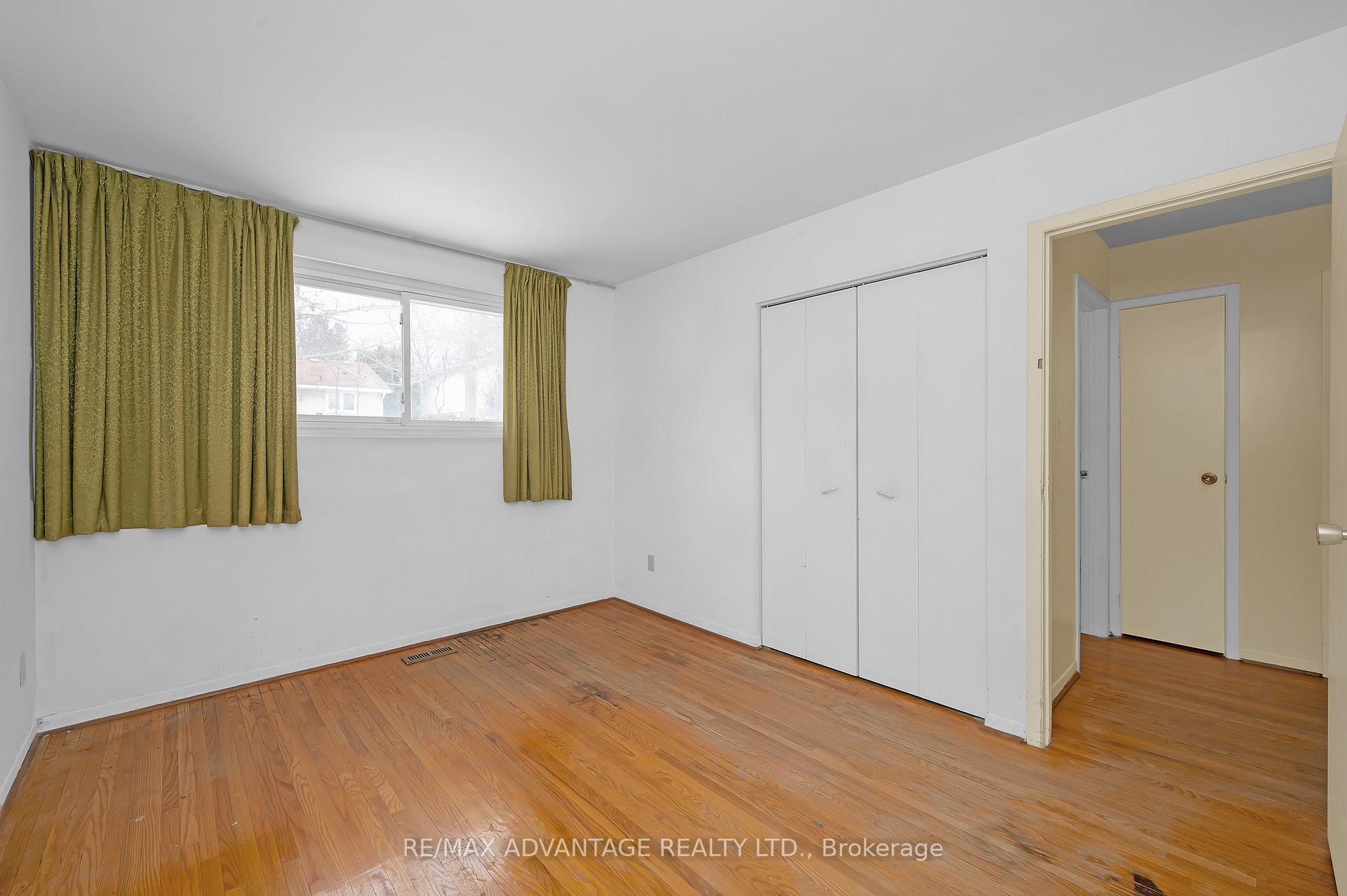 Photo 16 of 579 Galway Drive, Burlington, Shoreacres — HOMEH