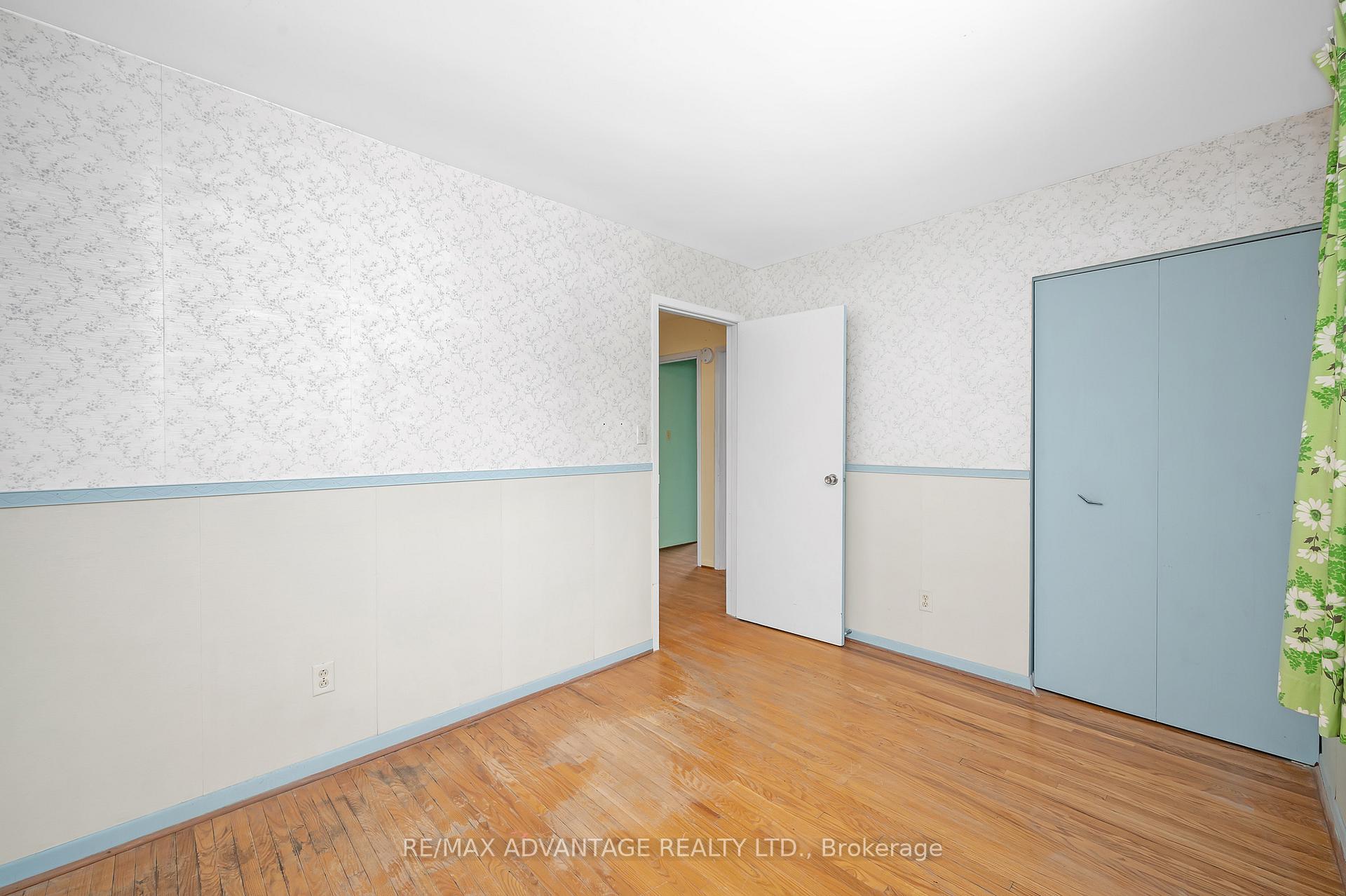 Photo 17 of 579 Galway Drive, Burlington, Shoreacres — HOMEH