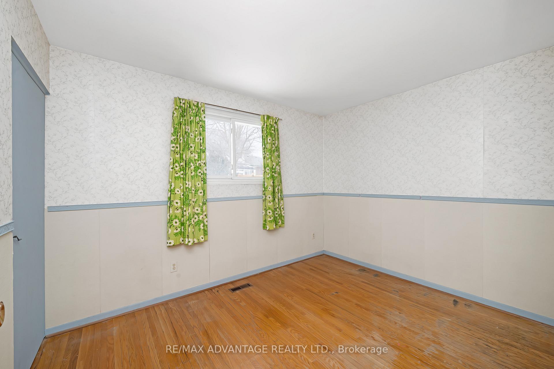 Photo 18 of 579 Galway Drive, Burlington, Shoreacres — HOMEH