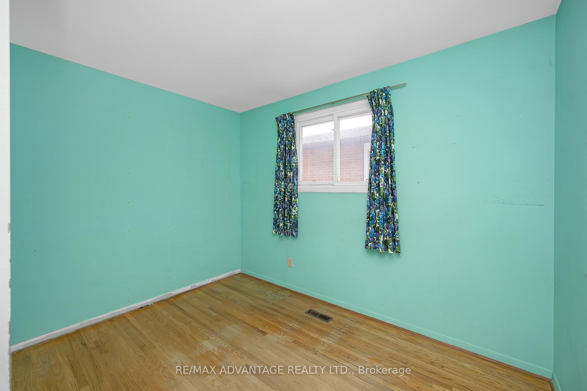 Photo 19 of 579 Galway Drive, Burlington, Shoreacres — HOMEH