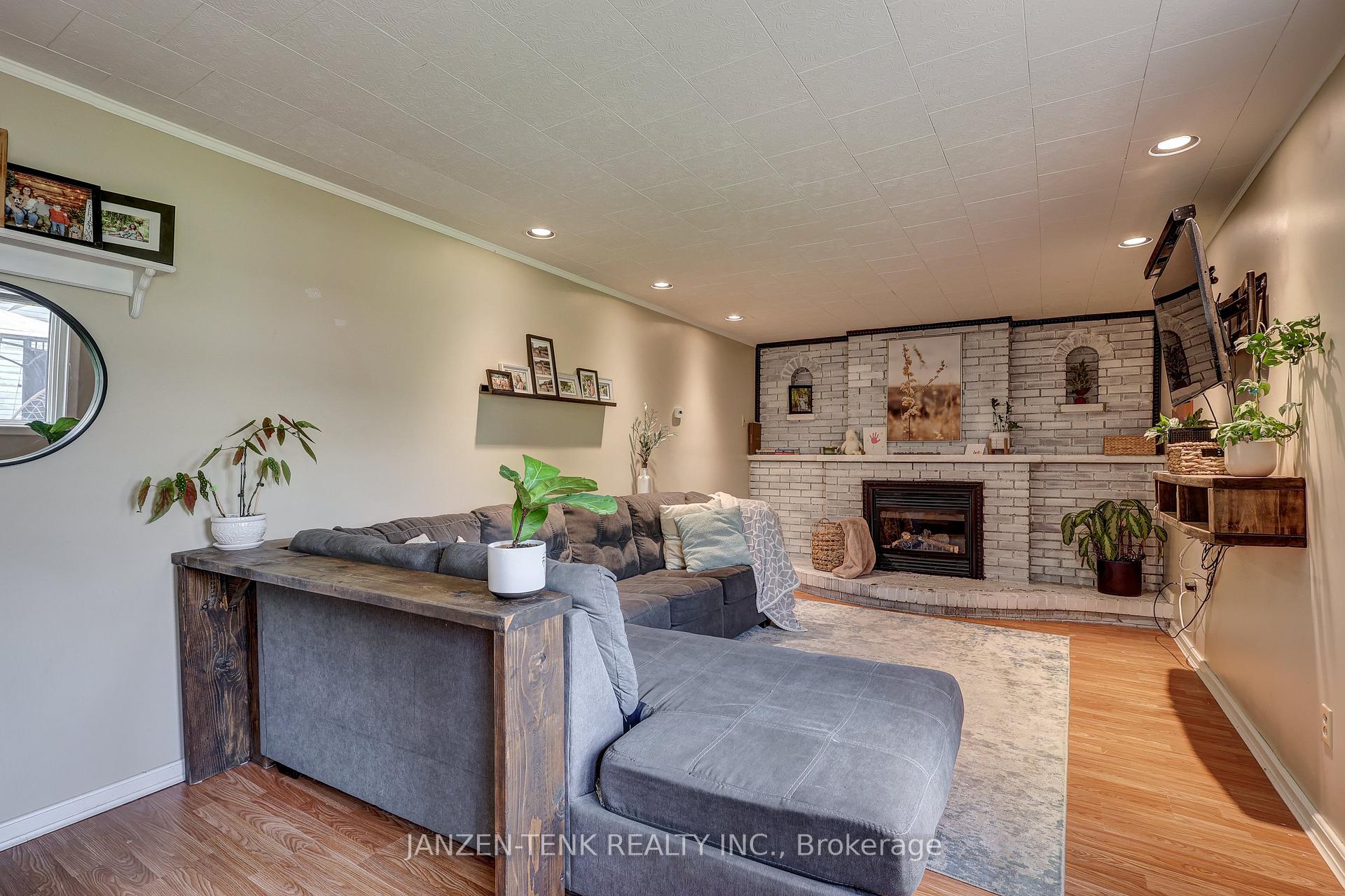Photo 3 of 278 Sydenham Street E, Aylmer — HOMEH