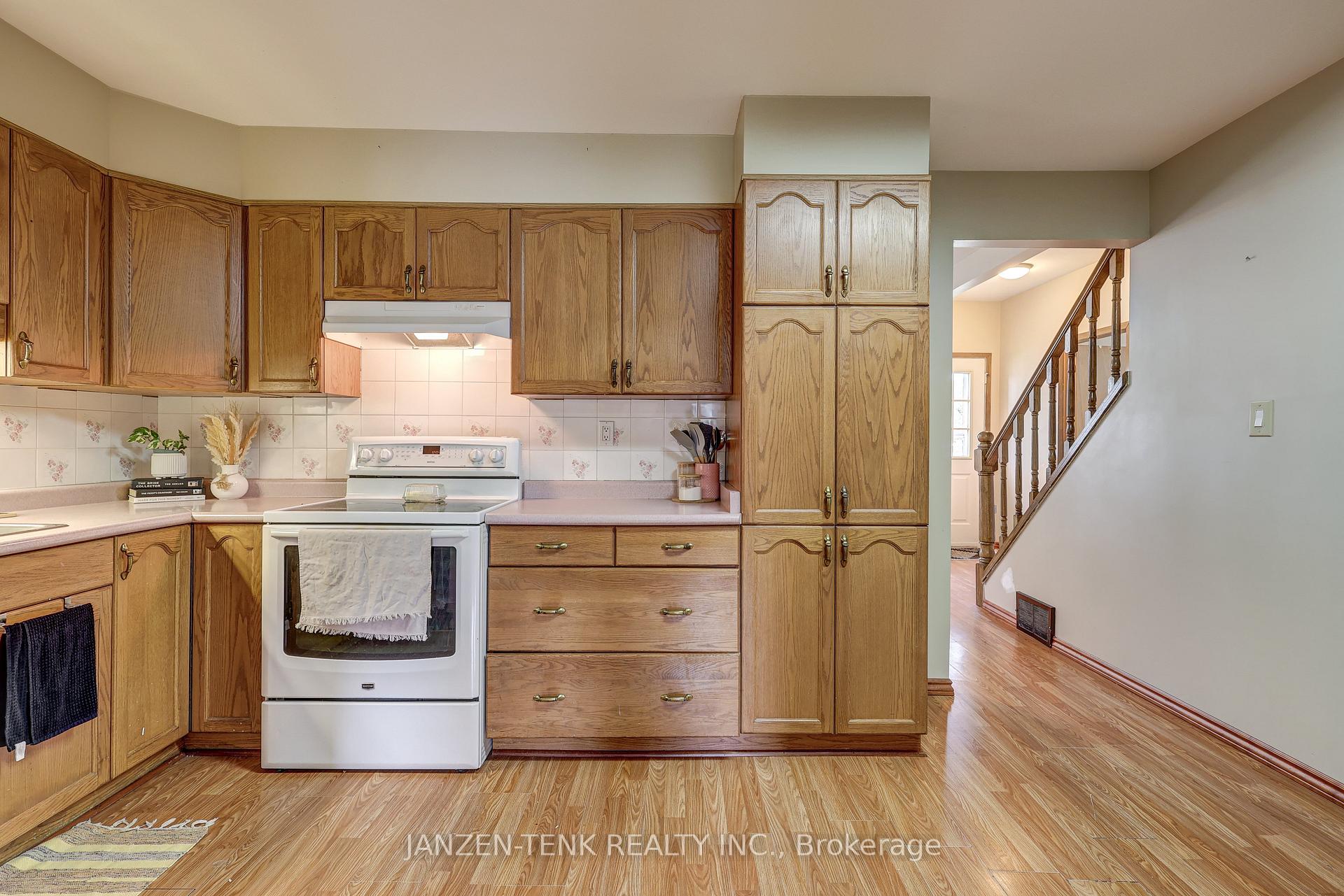 Photo 8 of 278 Sydenham Street E, Aylmer — HOMEH