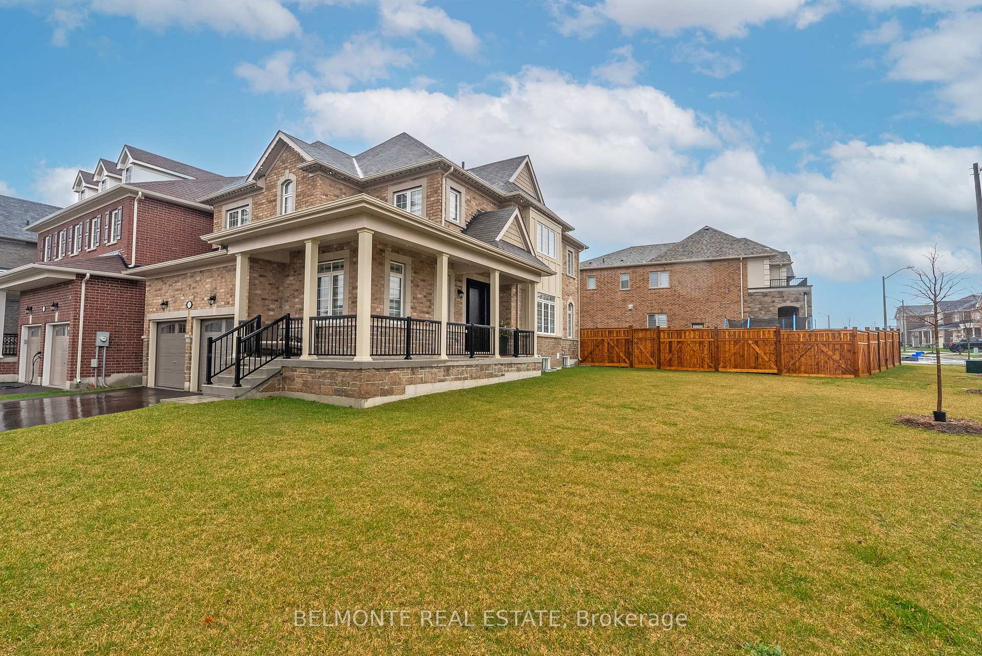 Photo 2 of 185 Douglas Kemp Crescent, Clarington, Bowmanville — HOMEH