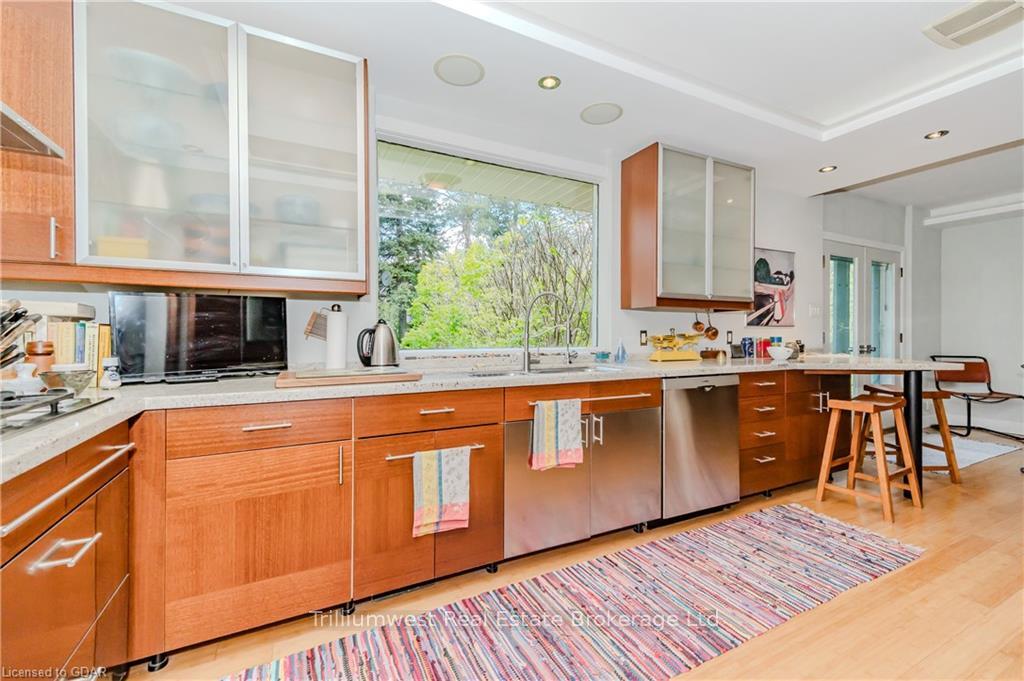 Photo 1 of 302 Edinburgh Road S, Guelph, Dovercliffe Park/Old University — HOMEH