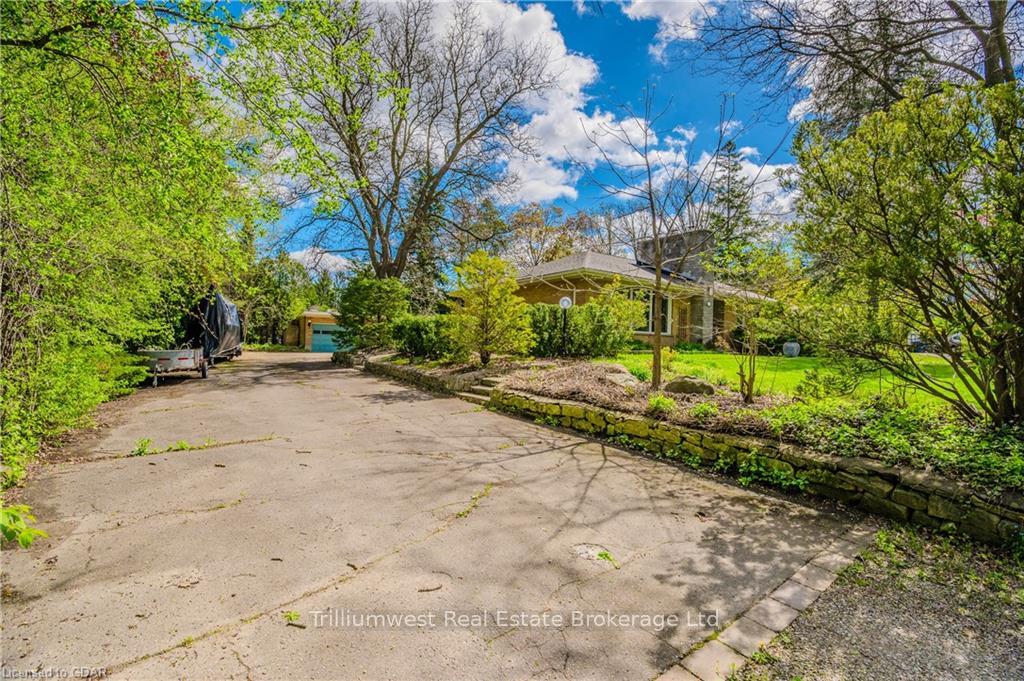 Photo 3 of 302 Edinburgh Road S, Guelph, Dovercliffe Park/Old University — HOMEH