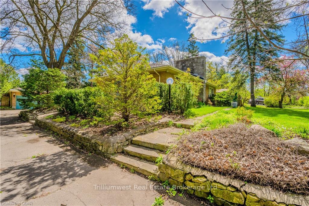 Photo 4 of 302 Edinburgh Road S, Guelph, Dovercliffe Park/Old University — HOMEH