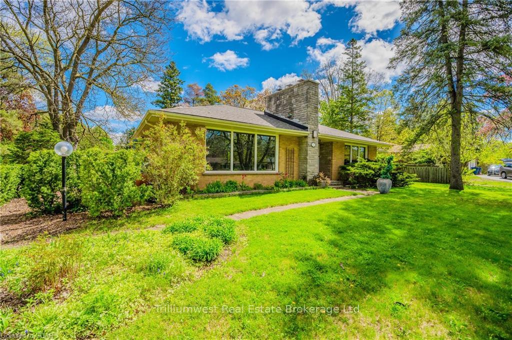 Photo 5 of 302 Edinburgh Road S, Guelph, Dovercliffe Park/Old University — HOMEH