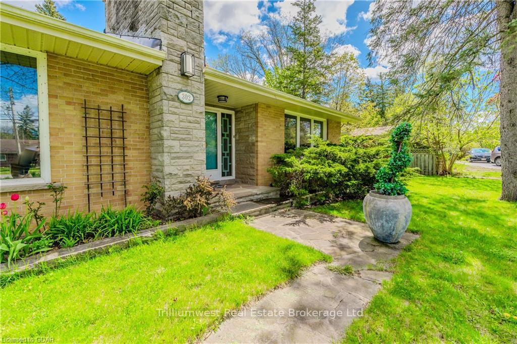 Photo 8 of 302 Edinburgh Road S, Guelph, Dovercliffe Park/Old University — HOMEH