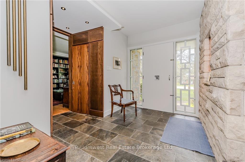 Photo 10 of 302 Edinburgh Road S, Guelph, Dovercliffe Park/Old University — HOMEH