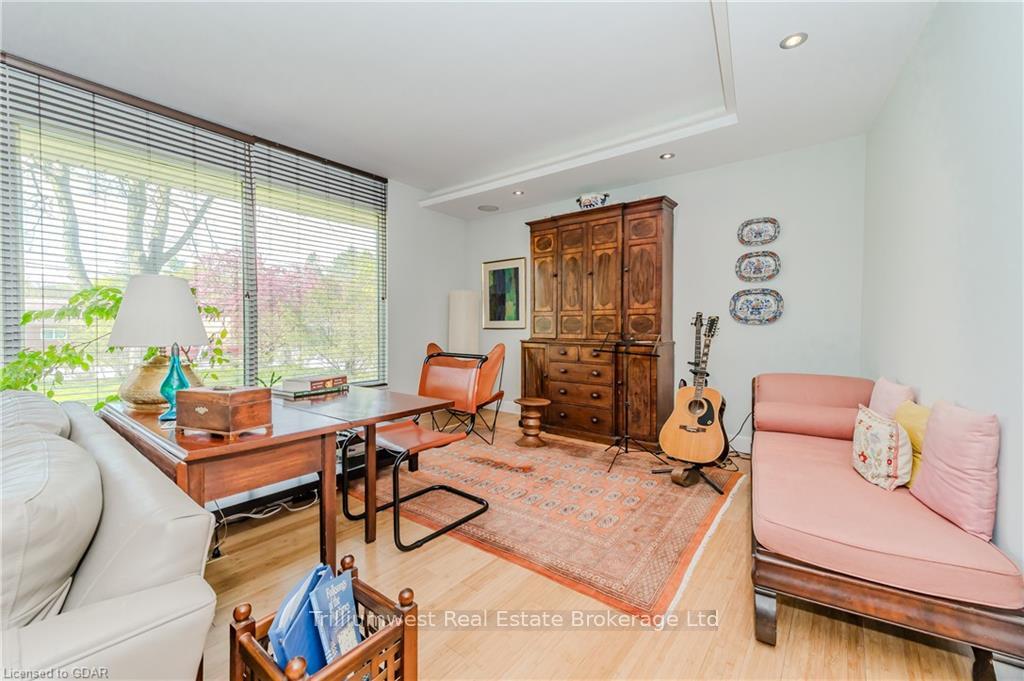 Photo 14 of 302 Edinburgh Road S, Guelph, Dovercliffe Park/Old University — HOMEH