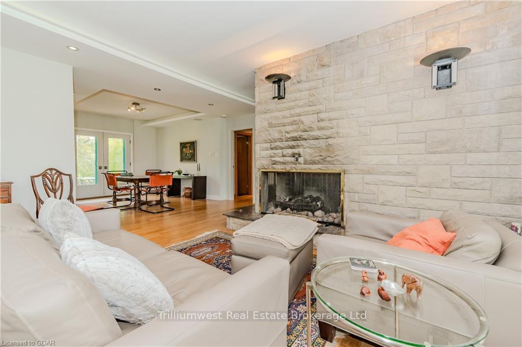 Photo 15 of 302 Edinburgh Road S, Guelph, Dovercliffe Park/Old University — HOMEH