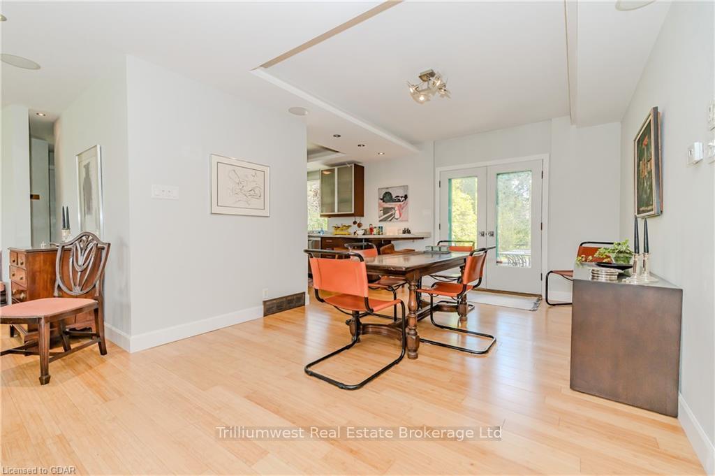 Photo 16 of 302 Edinburgh Road S, Guelph, Dovercliffe Park/Old University — HOMEH