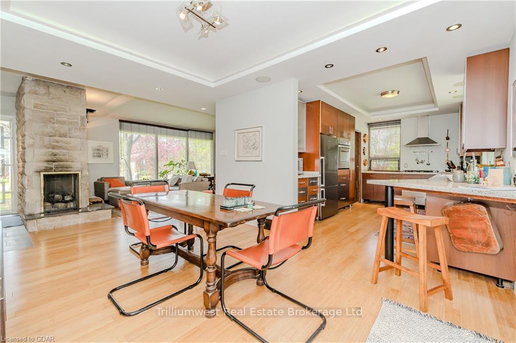 Photo 17 of 302 Edinburgh Road S, Guelph, Dovercliffe Park/Old University — HOMEH