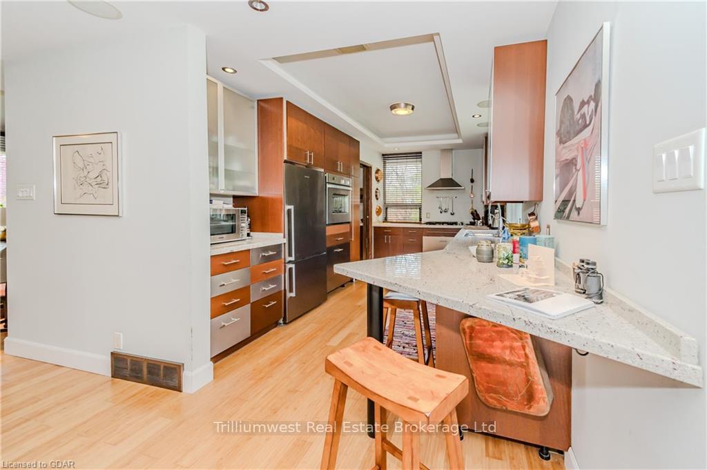 Photo 19 of 302 Edinburgh Road S, Guelph, Dovercliffe Park/Old University — HOMEH
