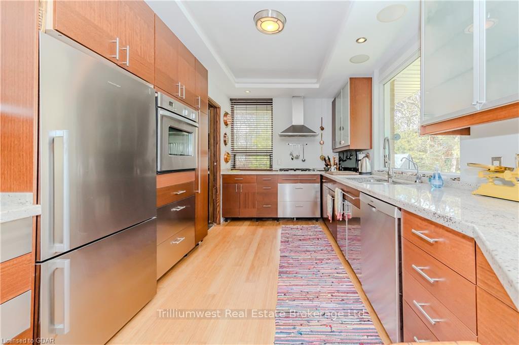 Photo 22 of 302 Edinburgh Road S, Guelph, Dovercliffe Park/Old University — HOMEH