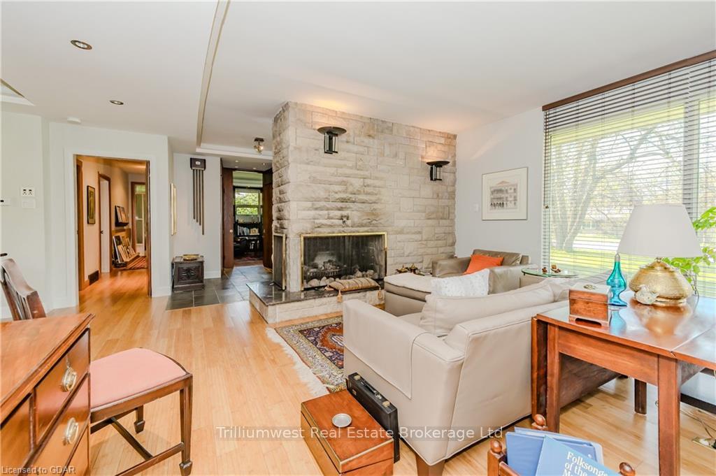 Photo 24 of 302 Edinburgh Road S, Guelph, Dovercliffe Park/Old University — HOMEH