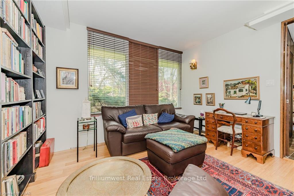 Photo 25 of 302 Edinburgh Road S, Guelph, Dovercliffe Park/Old University — HOMEH