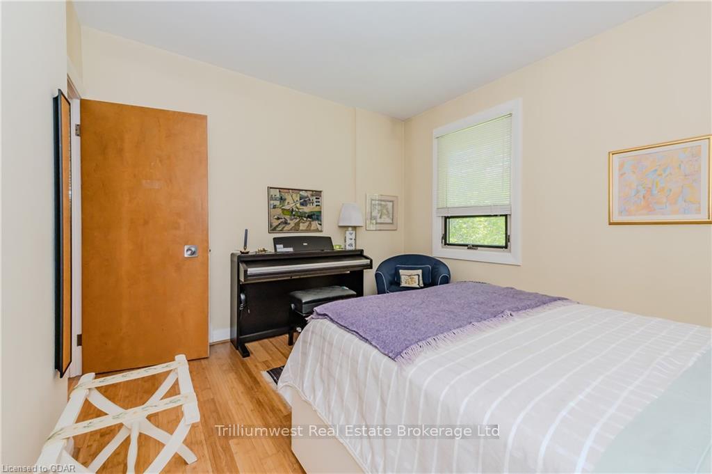 Photo 29 of 302 Edinburgh Road S, Guelph, Dovercliffe Park/Old University — HOMEH