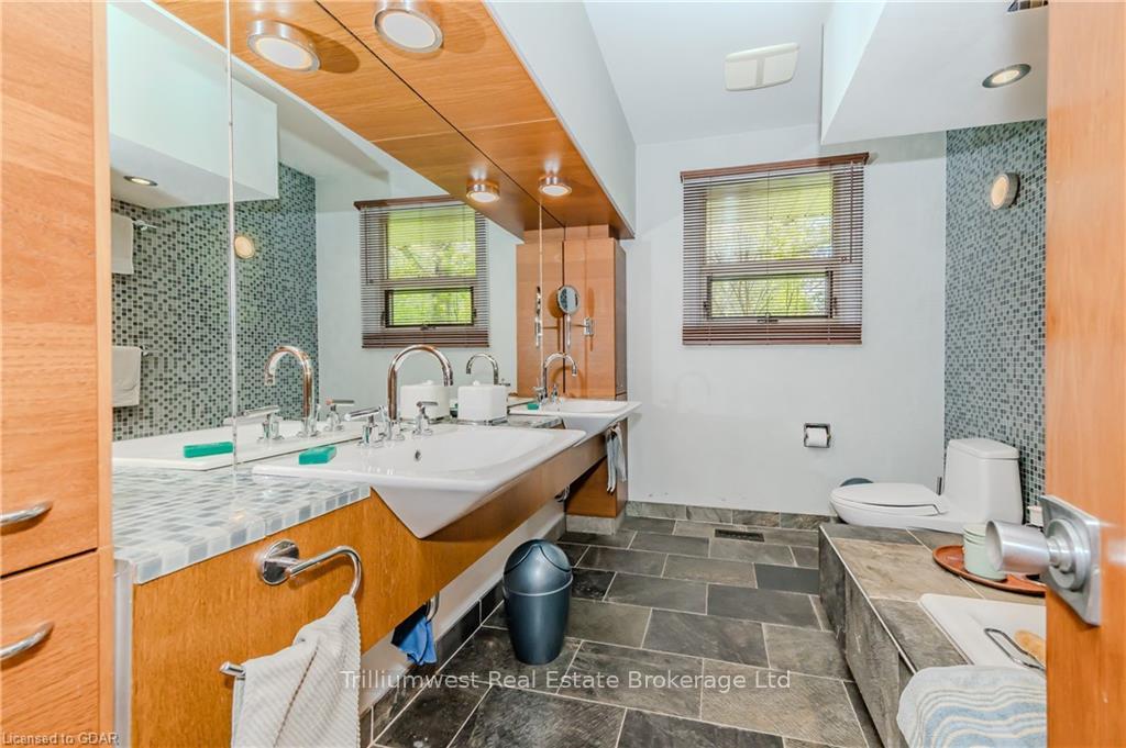 Photo 33 of 302 Edinburgh Road S, Guelph, Dovercliffe Park/Old University — HOMEH
