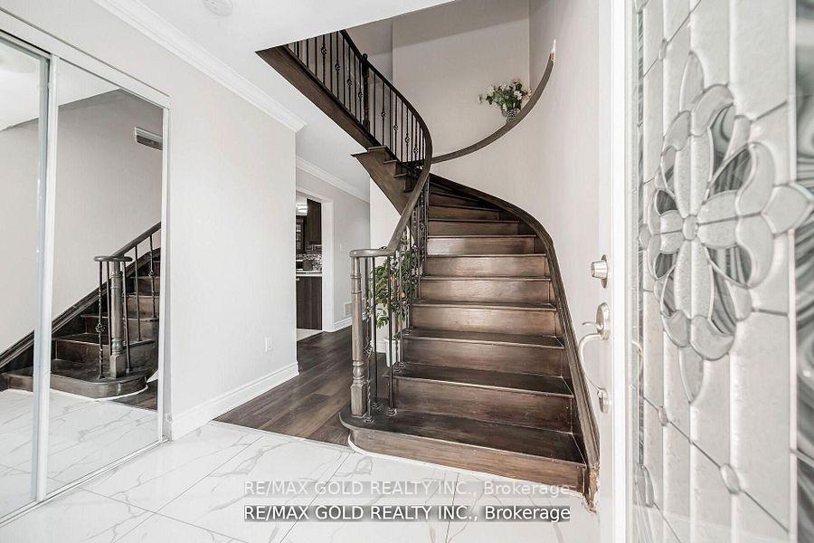 Photo 2 of 167 Ecclestone Drive, Brampton, Brampton West — HOMEH