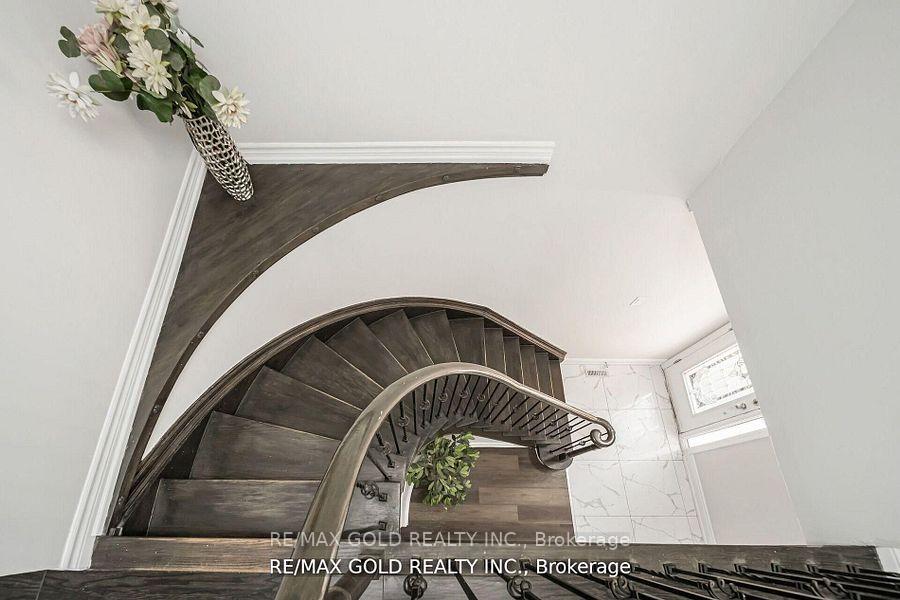 Photo 3 of 167 Ecclestone Drive, Brampton, Brampton West — HOMEH