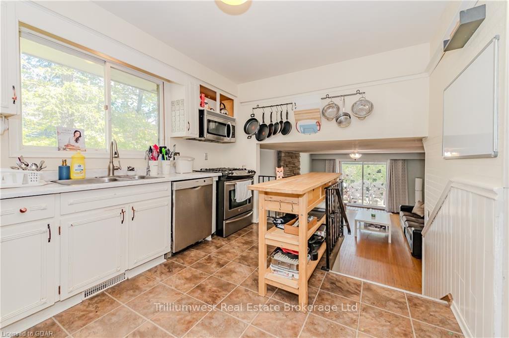 Photo 16 of 306 Edinburgh Road S, Guelph, Dovercliffe Park/Old University — HOMEH