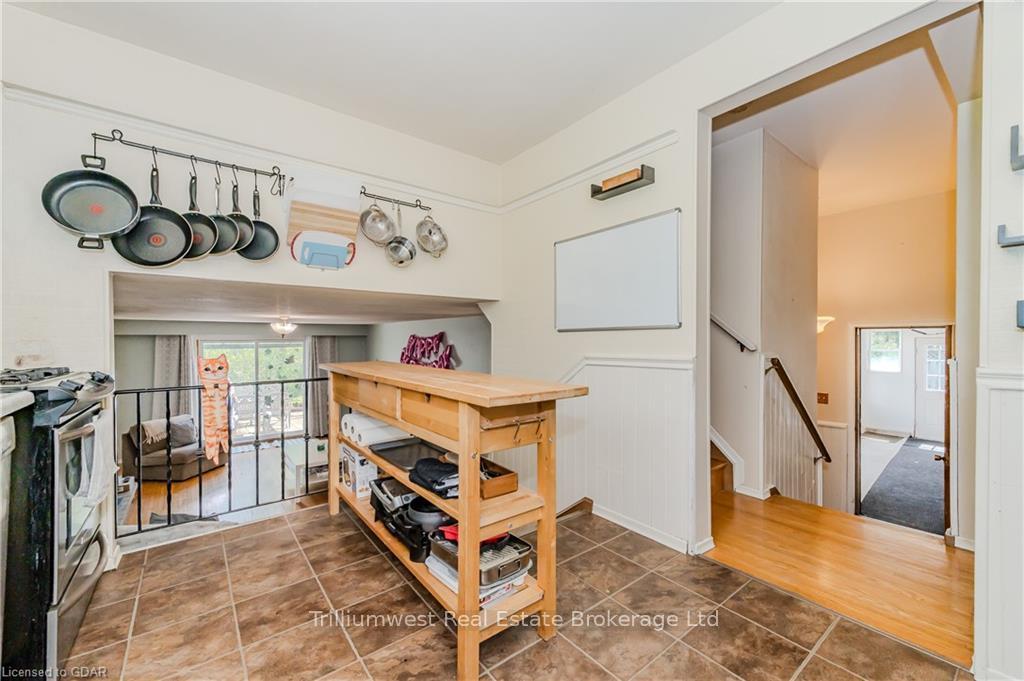 Photo 17 of 306 Edinburgh Road S, Guelph, Dovercliffe Park/Old University — HOMEH