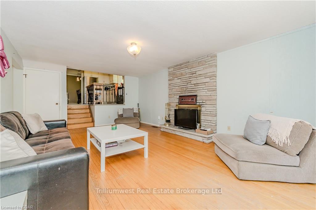 Photo 18 of 306 Edinburgh Road S, Guelph, Dovercliffe Park/Old University — HOMEH