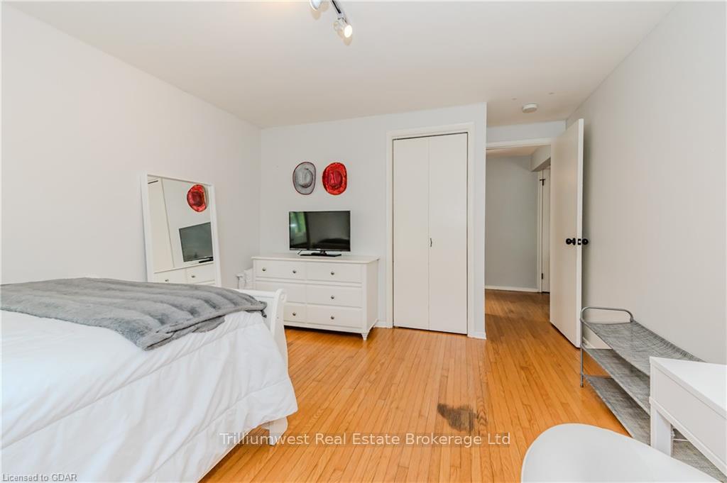 Photo 22 of 306 Edinburgh Road S, Guelph, Dovercliffe Park/Old University — HOMEH