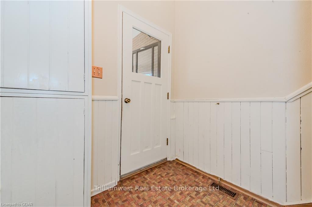 Photo 32 of 306 Edinburgh Road S, Guelph, Dovercliffe Park/Old University — HOMEH