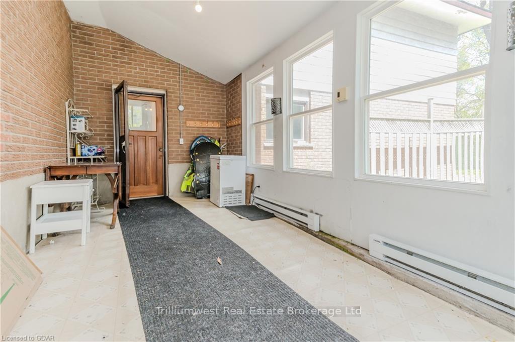 Photo 33 of 306 Edinburgh Road S, Guelph, Dovercliffe Park/Old University — HOMEH