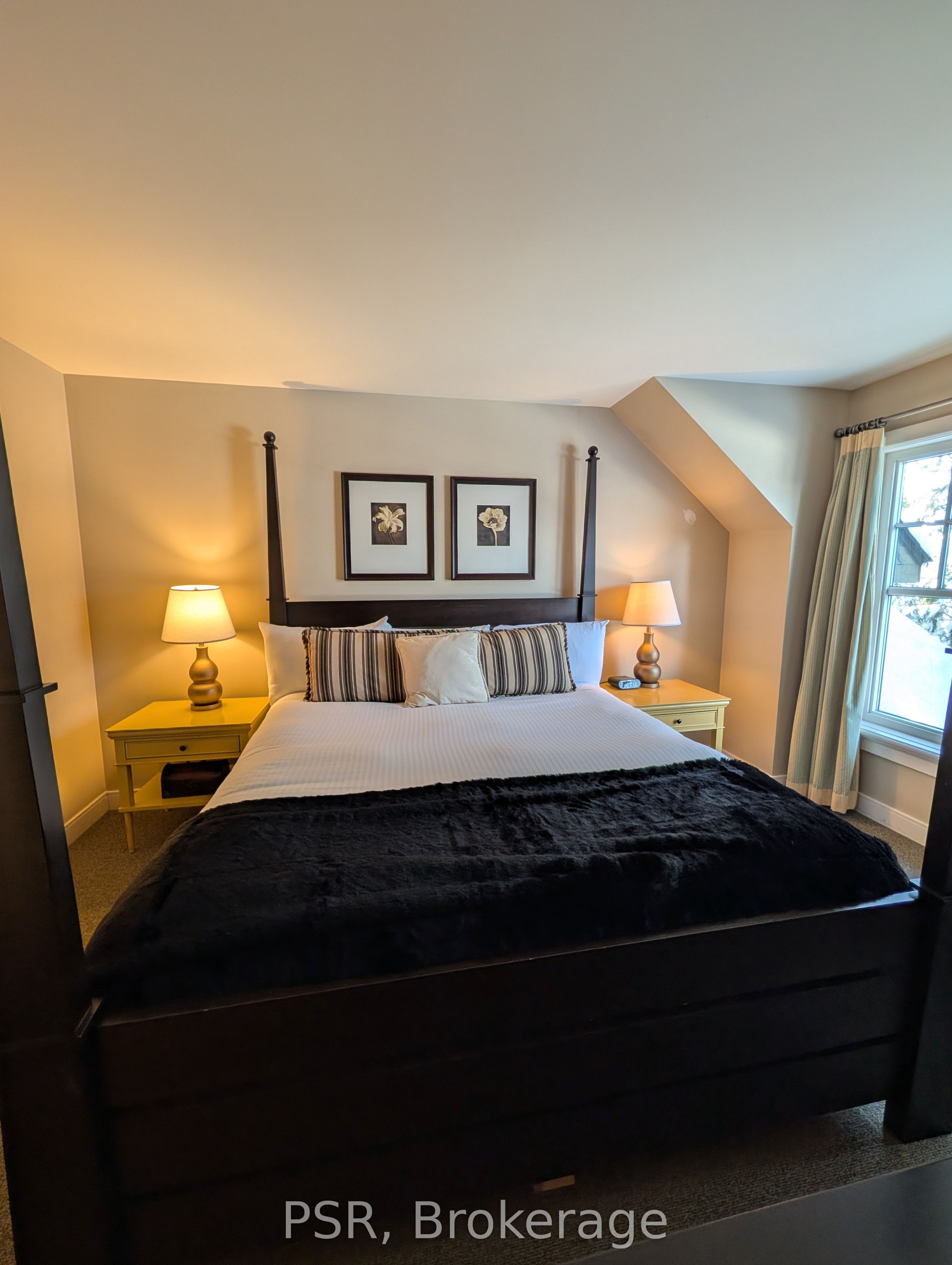 Photo 33 of Unit 14, 304 Emerald Hill, Seguin — HOMEH