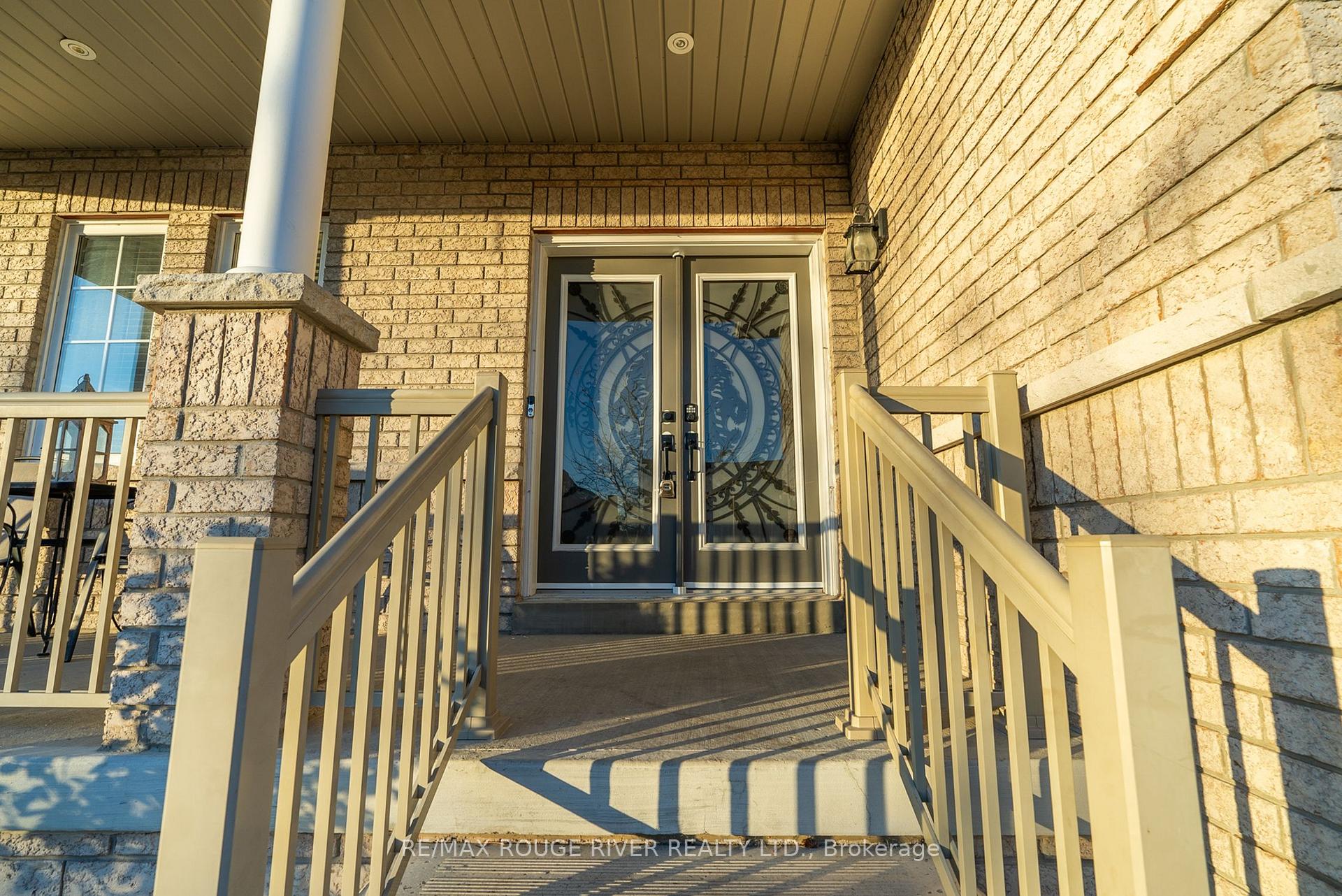 Photo 3 of 908 Black Cherry Drive, Oshawa, Taunton — HOMEH