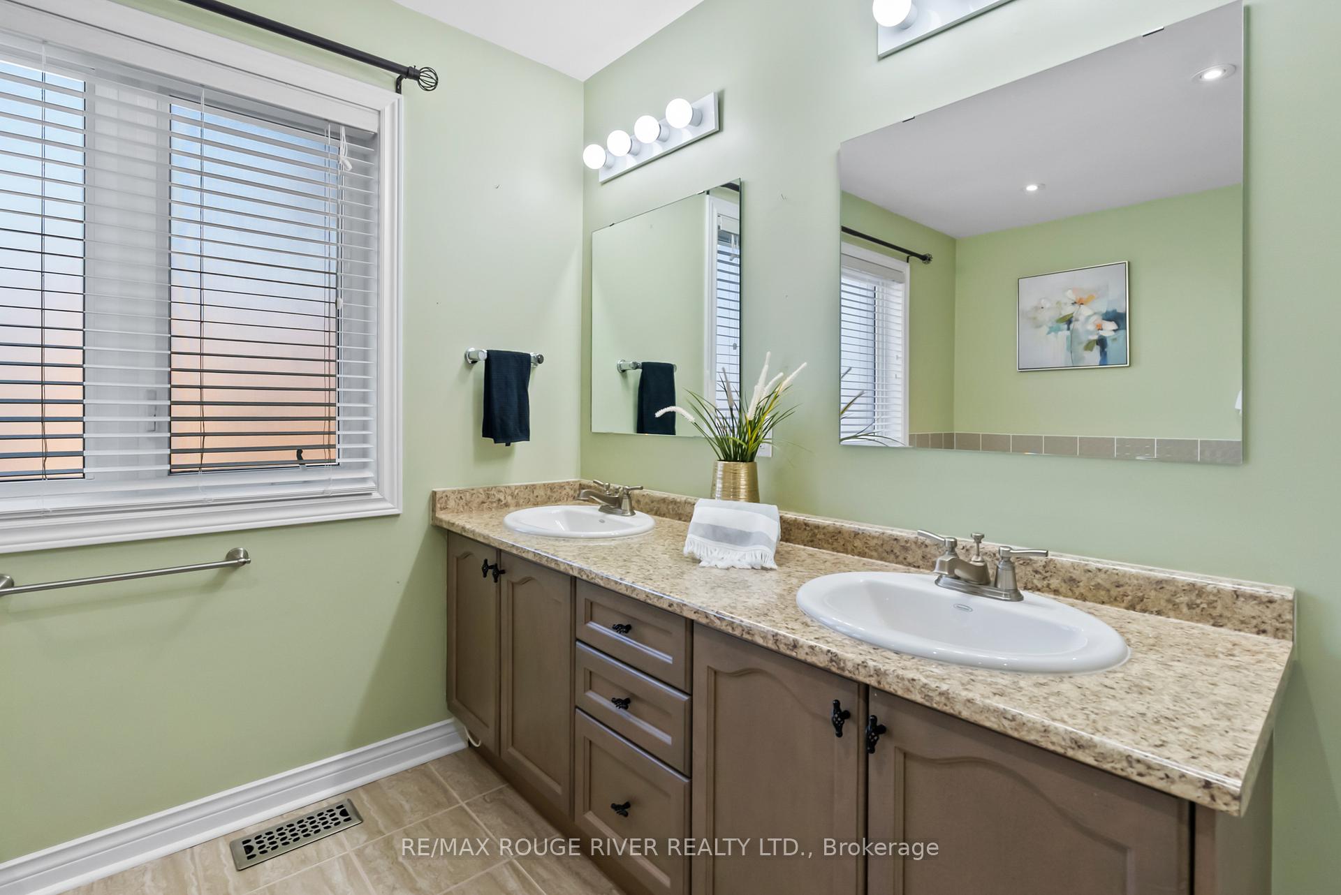 Photo 21 of 908 Black Cherry Drive, Oshawa, Taunton — HOMEH